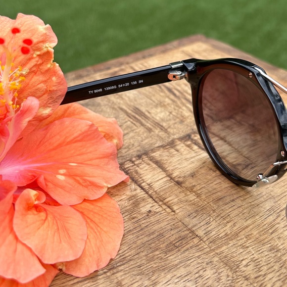 😎Tory Burch sunglasses, black and silver, comes with R Graham hard case - Picture 4 of 8